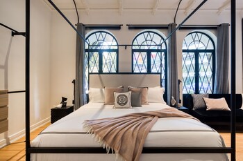 Egyptian cotton sheets, premium bedding, minibar, in-room safe