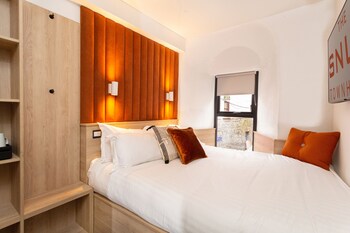 Superior Triple Room | 2 bedrooms, premium bedding, blackout drapes, iron/ironing board