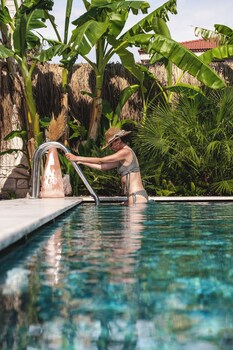 Poolside bar