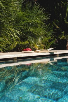 Poolside bar