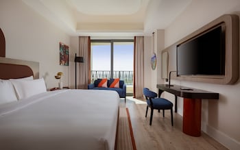 Presidential Suite with Balcony, Canal View | Minibar, in-room safe, desk, iron/ironing board