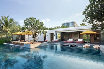 3 outdoor pools, open 6:00 AM to 7:00 PM, free cabanas, pool umbrellas