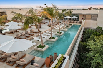 2 buitenzwembaden, gratis zwembadcabana's, parasols voor strand/zwembad