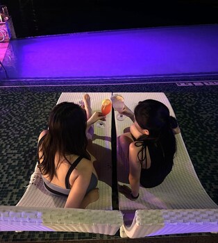 2 つの屋外プール、カバナ (有料)