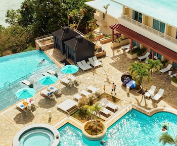 2 outdoor pools, cabanas (surcharge)