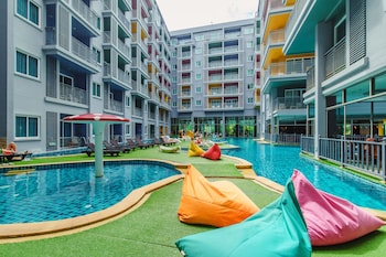 2 Bedroom Suite - Pool View | Vista desde la habitación