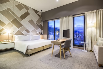 1 slaapkamer, een minibar, een kluis op de kamer, een bureau