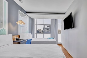 Bagian depan properti - sore/malam