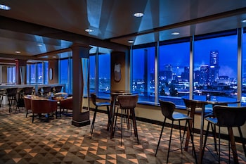 Breakfast, lunch, dinner served; American cuisine