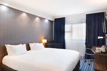 Premium bedding, desk, blackout drapes, soundproofing
