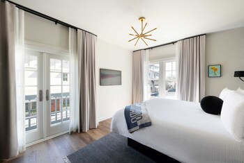Kamar Standar, 1 Tempat Tidur King (Standard King) | Brankas, setrika/meja setrika, Wi-Fi gratis, dan seprai linen