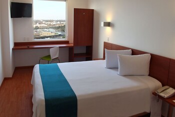 Chambre supérieure, 1 grand lit | Bureau, accÚs au Wi-Fi (inclus), literie fournie