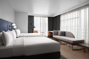 Breakfast and dinner served