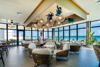 4 piscinas externas, guarda-sóis, espreguiçadeiras