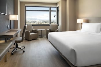 Se ofrece un desayuno bufé (1.00 USD por persona)