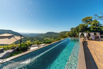2 piscinas al aire libre, sillones reclinables de piscina