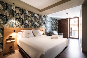 Superior Double or Twin Room, Balcony | 1 bedroom, minibar, in-room safe, desk