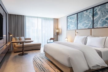 1 bedroom, premium bedding, in-room safe, desk