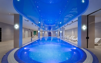 Indoor pool, pool loungers