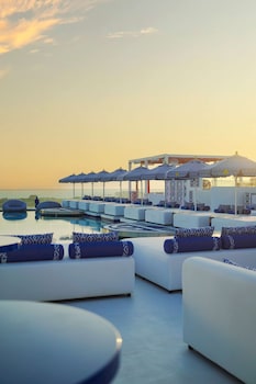 Private beach nearby, beach umbrellas