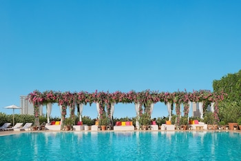 Outdoor pool, pool cabanas (surcharge), pool umbrellas