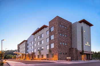 Se ofrece un desayuno bufé (12.01 USD por persona)