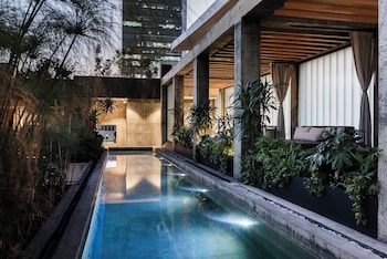 Udendørs pool, gratis hytter, parasoller