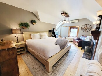 Superior Suite | 加厚床垫、熨斗/熨衣板、免费 WiFi、床单