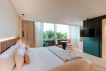 Superior Double Room, 1 King Bed | Tempur-Pedic beds, minibar, in-room safe, desk