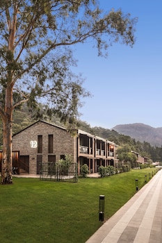 2 outdoor pools, sun loungers