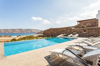Villa, 7 Bedrooms, 2 Private pools, Sea View | Ropa de cama de alta calidad y caja de seguridad en la habitación