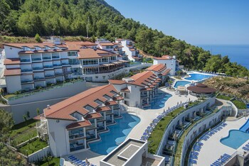 Indoor pool, 5 outdoor pools, pool umbrellas, sun loungers