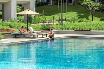 2 outdoor pools