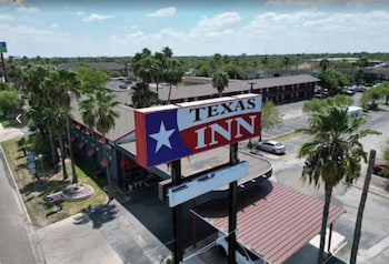 Escritorio, tabla de planchar con plancha, wifi gratis y ropa de cama