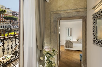 Superior Double or Twin Beds (Annex: Via del Sudario, 27) | View from room
