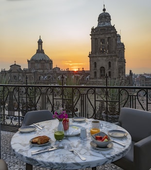 Breakfast, lunch, dinner served; Mexican cuisine 