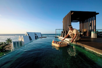 Outdoor pool, pool umbrellas, sun loungers
