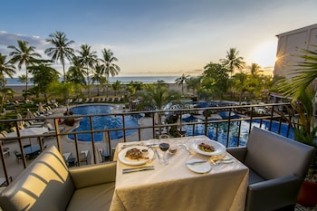 Outdoor pool, pool umbrellas, sun loungers