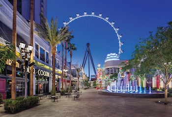 Een seizoensgebonden buitenzwembad en zwembadcabana's (toeslag)