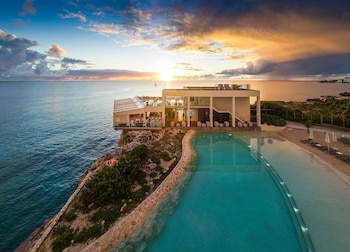 3 albercas al aire libre y camas balinesas gratuitas