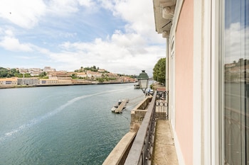 Chambre supérieure, vue sur le fleuve | Literie de qualité, couette en duvet, coffre-fort, ameublement unique