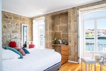 Premium bedding, down duvets, in-room safe, individually furnished