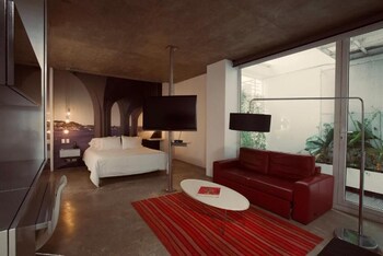 Premium Suite | 1 bedroom, hypo-allergenic bedding, in-room safe, blackout drapes
