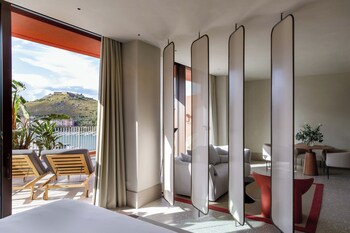 Private beach nearby, free beach shuttle