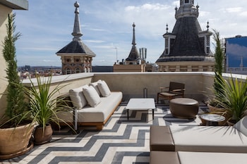 Signature Suite, 1 King Bed, Non Smoking, Terrace (View) | Premium bedding, minibar, in-room safe, desk