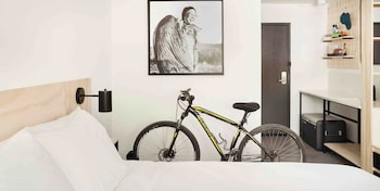 Outdoor pool, open 9:00 AM to 10:00 PM, pool umbrellas, sun loungers