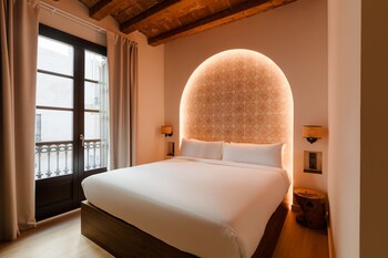 1 chambre, décor unique, ameublement unique, bureau