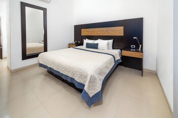 Habitación estándar | Caja de seguridad en la habitación y escritorio 