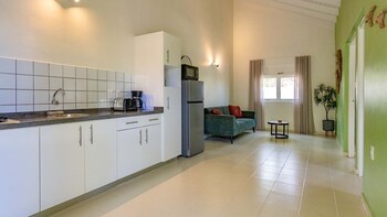 Full-size fridge, microwave, coffee/tea maker, electric kettle