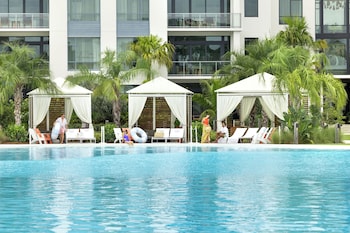 Outdoor pool, cabanas (surcharge), pool umbrellas